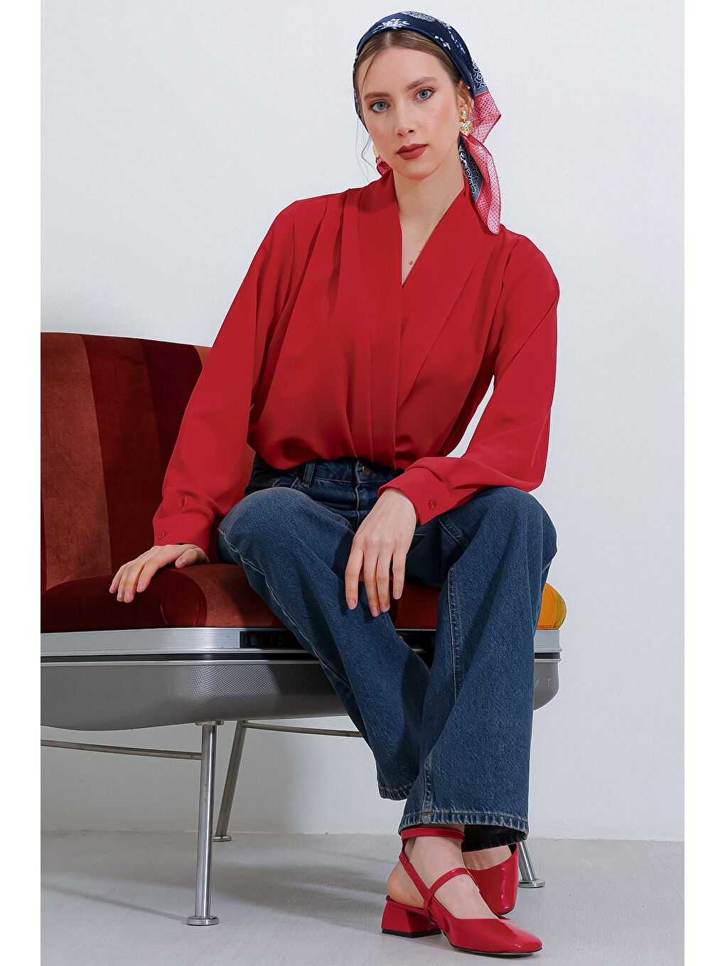 Kadın Kırmızı Kruvaze Yaka Dökümlü Saten Bluz 0492-3