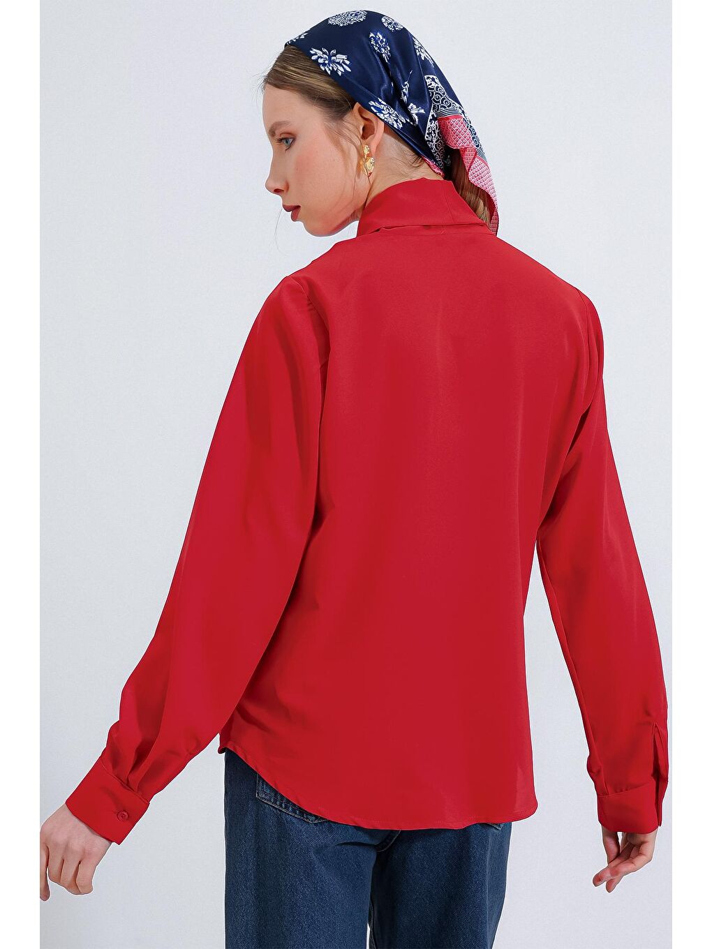 Kadın Kırmızı Kruvaze Yaka Dökümlü Saten Bluz 0492-6