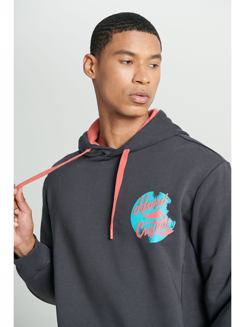 Regular Fit Normal Kesim Kapüşonlu İçi Polarlı Sırt Baskılı Antrasit Sweatshirt-2