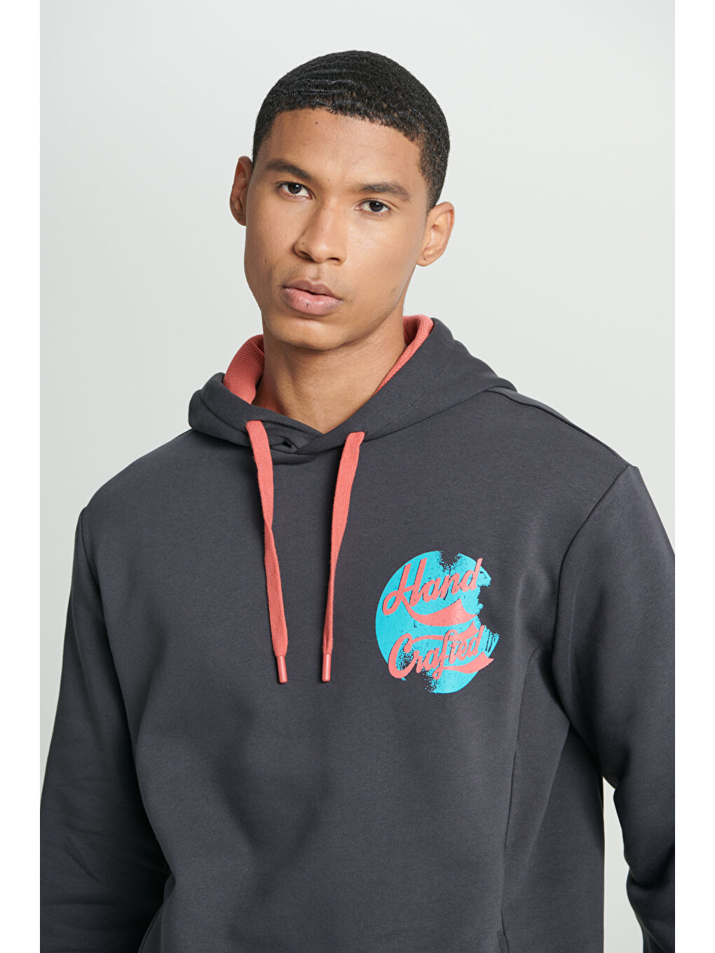 Regular Fit Normal Kesim Kapüşonlu İçi Polarlı Sırt Baskılı Antrasit Sweatshirt-3