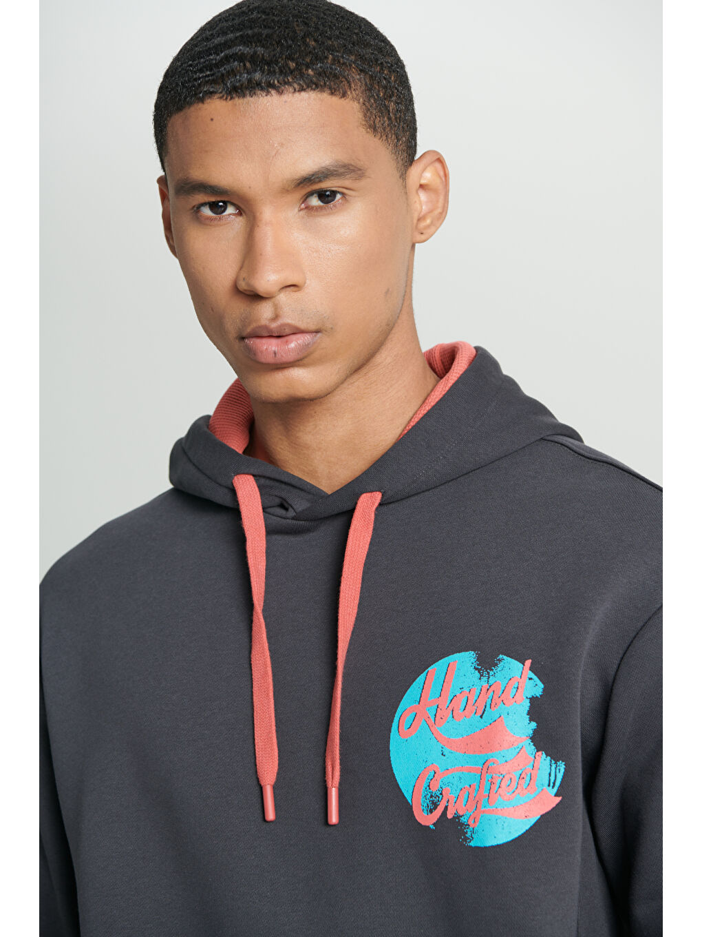 Regular Fit Normal Kesim Kapüşonlu İçi Polarlı Sırt Baskılı Antrasit Sweatshirt-5