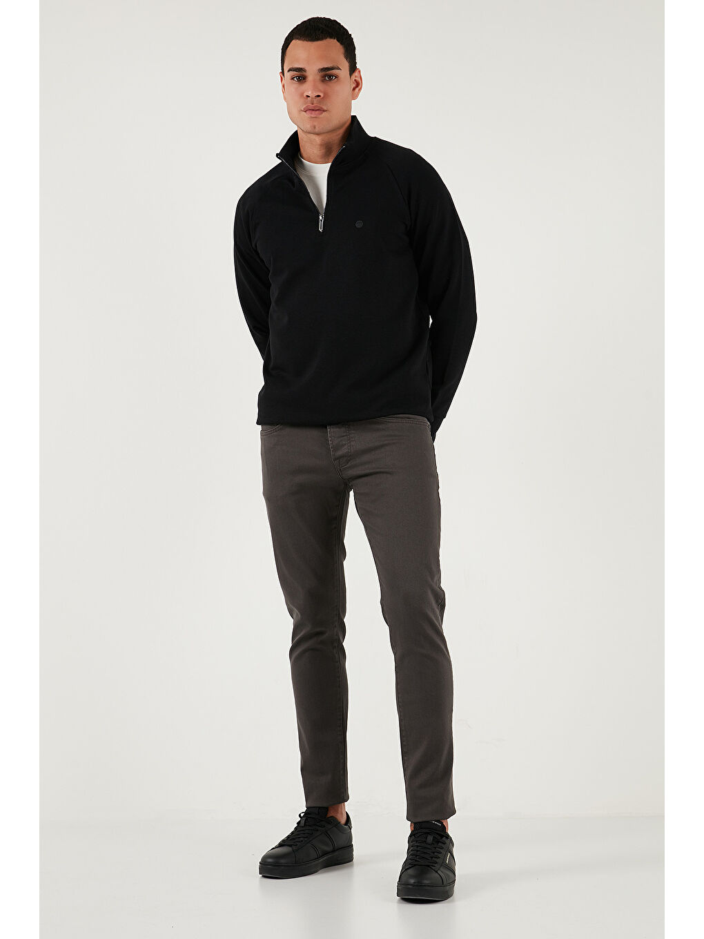 Gri Streç Pamuklu Slim Fit Normal Bel Dar Paça Jeans 1115C24NAPOLI