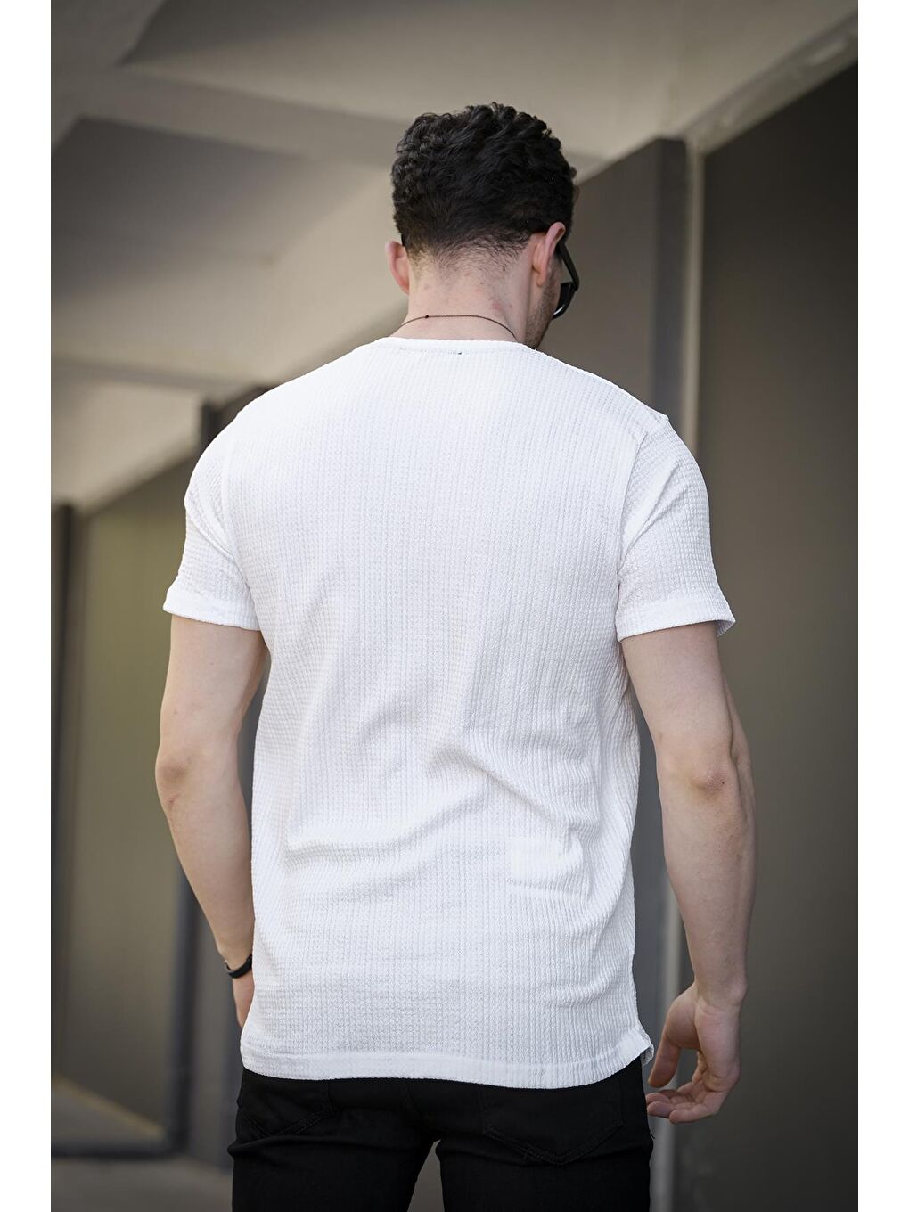 Beyaz Manfries Waffle Desen Eteği Oval Erkek Tişört-2