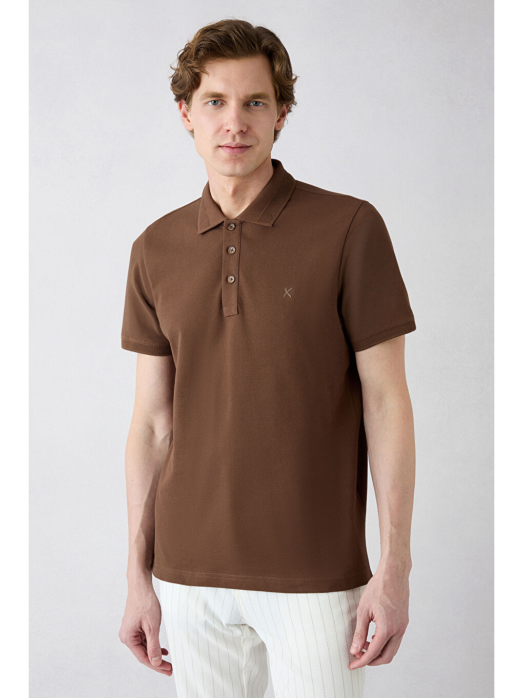 Kahverengi Kıvrılmaz Polo Yaka Slim Fit Dar Kesim Ribana Detaylı Pamuk Tişört