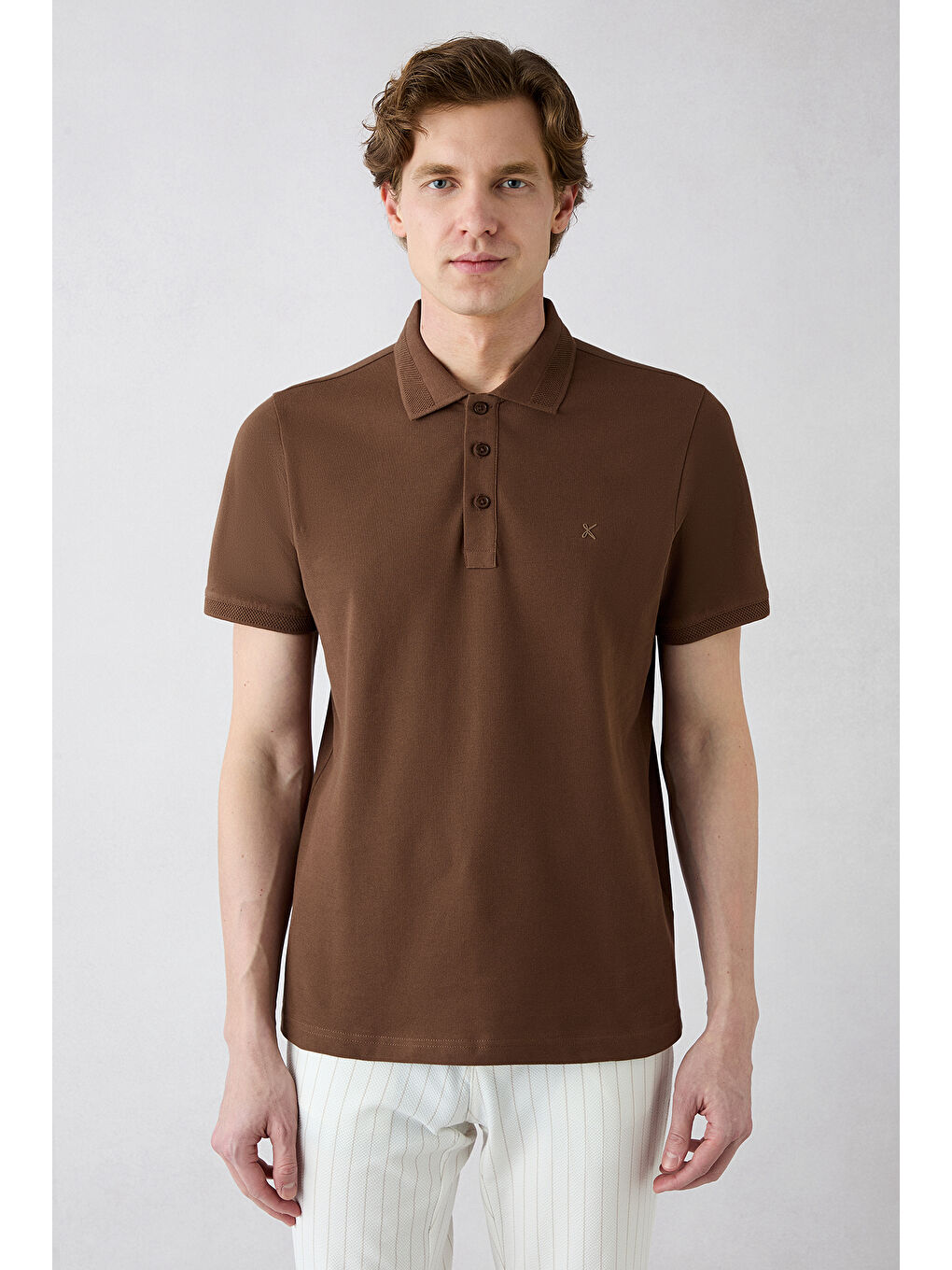 Kahverengi Kıvrılmaz Polo Yaka Slim Fit Dar Kesim Ribana Detaylı Pamuk Tişört-1
