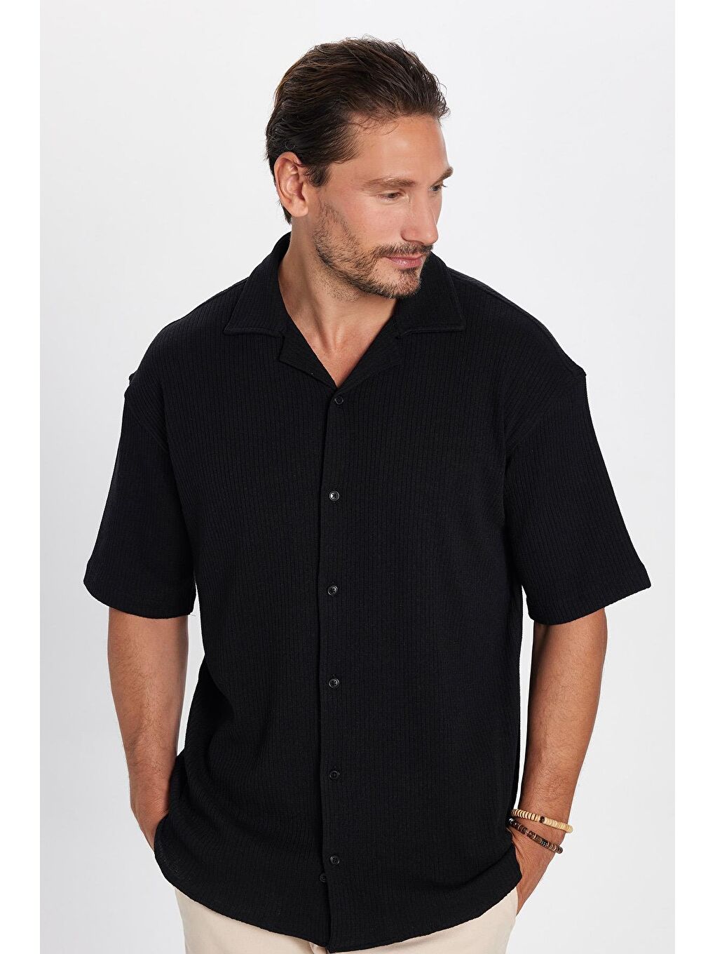 Erkek Relax Fit Rahat Kesim Örme Doku Kısa Kollu Apaş Yaka Siyah Gömlek
