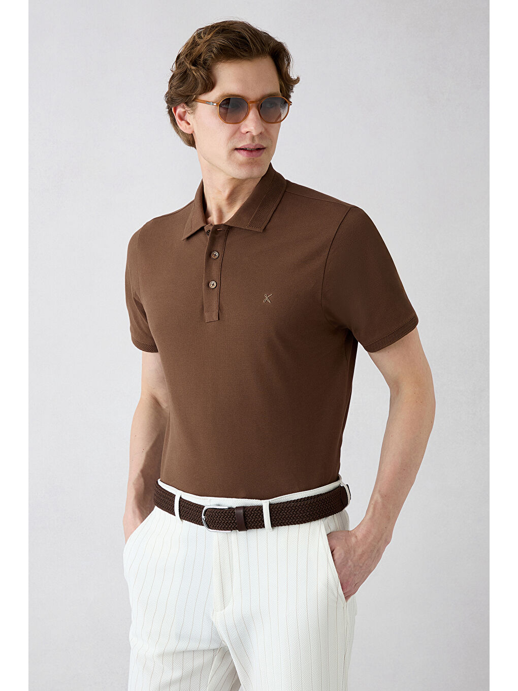 Kahverengi Kıvrılmaz Polo Yaka Slim Fit Dar Kesim Ribana Detaylı Pamuk Tişört-2