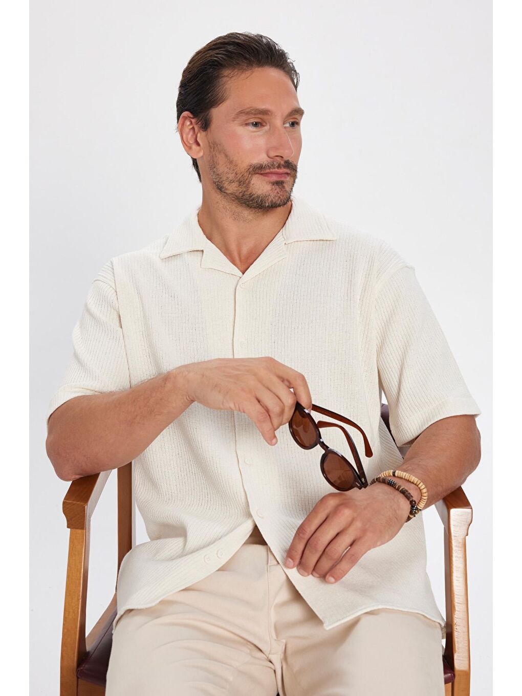 Erkek Relax Fit Rahat Kesim Örme Doku Kısa Kollu Apaş Yaka Ekru Gömlek-1