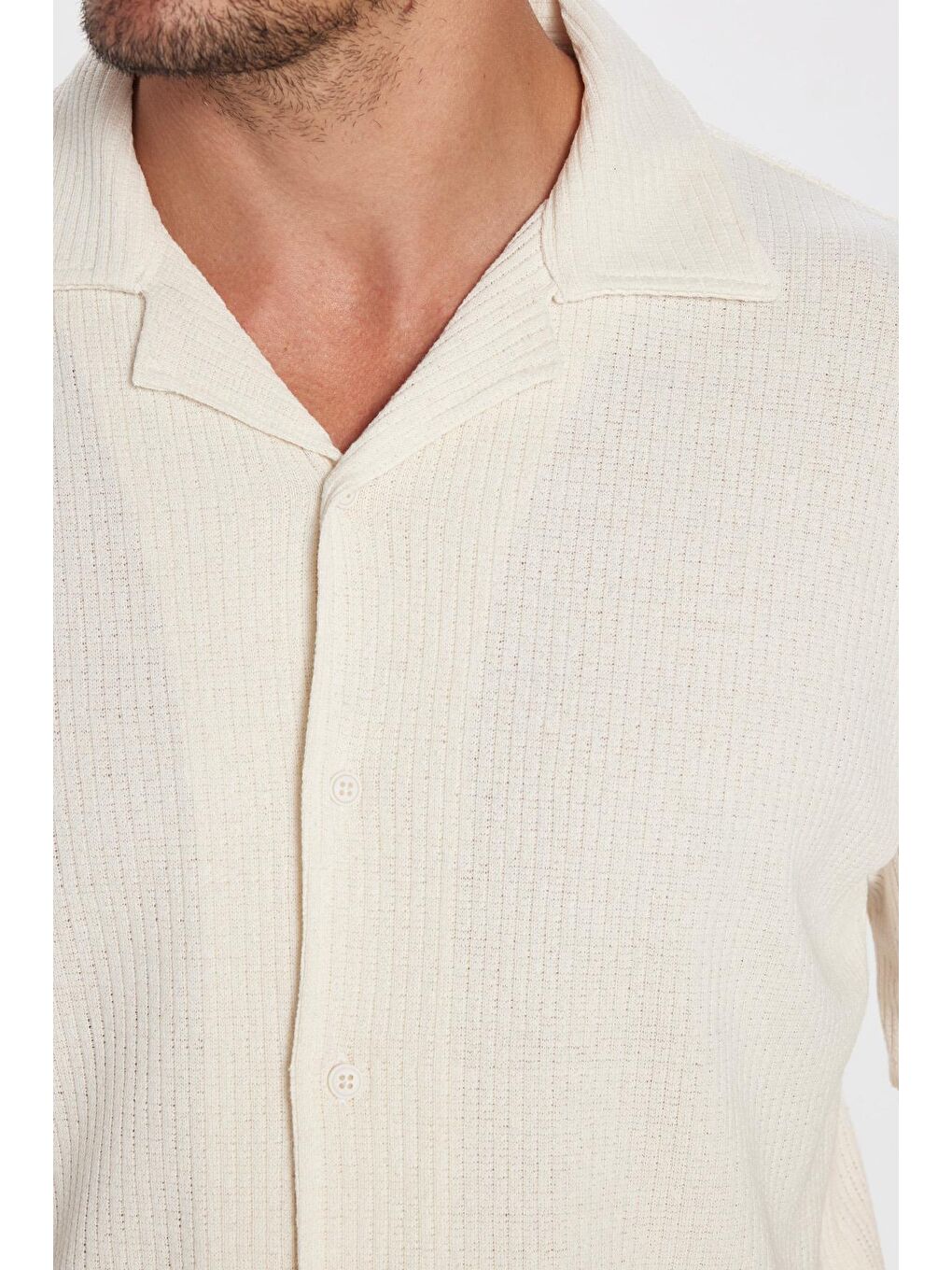 Erkek Relax Fit Rahat Kesim Örme Doku Kısa Kollu Apaş Yaka Ekru Gömlek-3