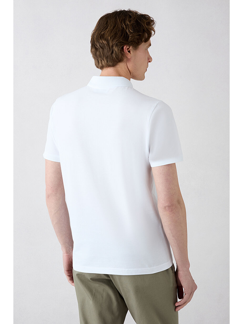 Beyaz Kıvrılmaz Polo Yaka Slim Fit Dar Kesim Ribana Detaylı Pamuk Tişört-1