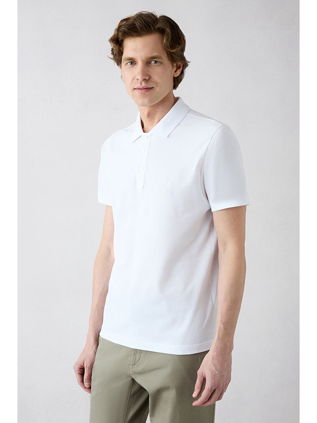 Beyaz Kıvrılmaz Polo Yaka Slim Fit Dar Kesim Ribana Detaylı Pamuk Tişört-3