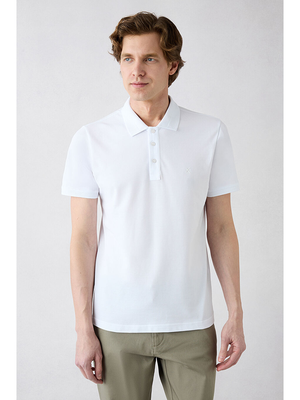 Beyaz Kıvrılmaz Polo Yaka Slim Fit Dar Kesim Ribana Detaylı Pamuk Tişört-4