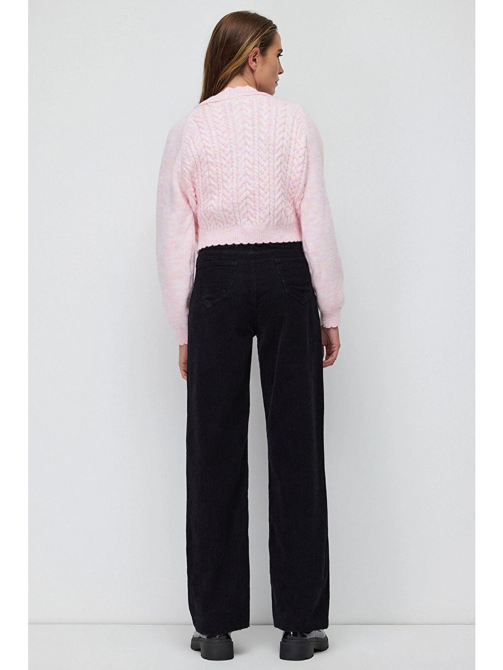 Siyah Kadife Kumaştan Yüksek Bel Cepli Geniş Paça Pantolon-4