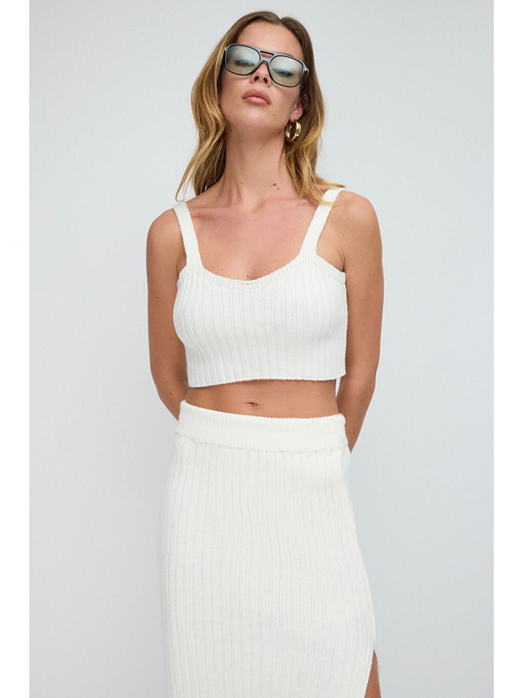 Ekru Rahat Kalıp Eteği Yırtmaç Detaylı Üçlü Crop Hırka Etek Triko Takım-3