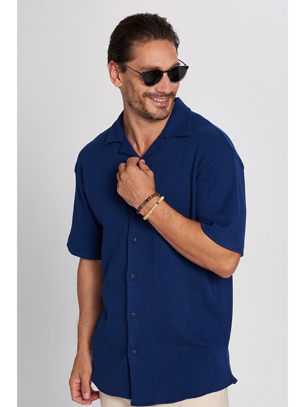 Erkek Relax Fit Rahat Kesim Örme Doku Kısa Kollu Apaş Yaka Lacivert Gömlek