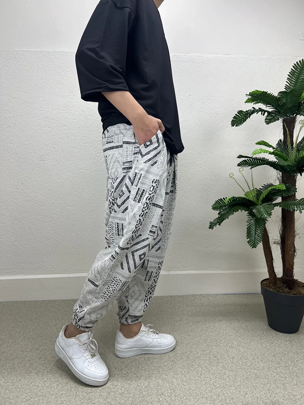 Erkek Gri Antrasit Beli ve Paçası Lastikli Bol Kesim Jogger Eşofman Altı HZL24S-MXC8989-153-1