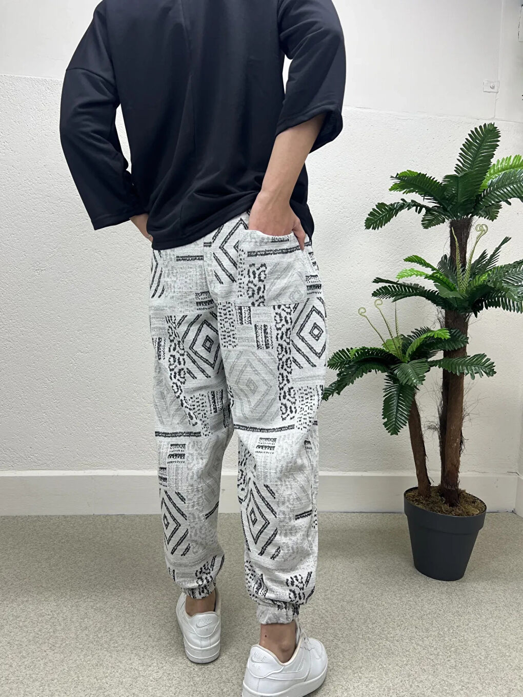 Erkek Gri Antrasit Beli ve Paçası Lastikli Bol Kesim Jogger Eşofman Altı HZL24S-MXC8989-153-2