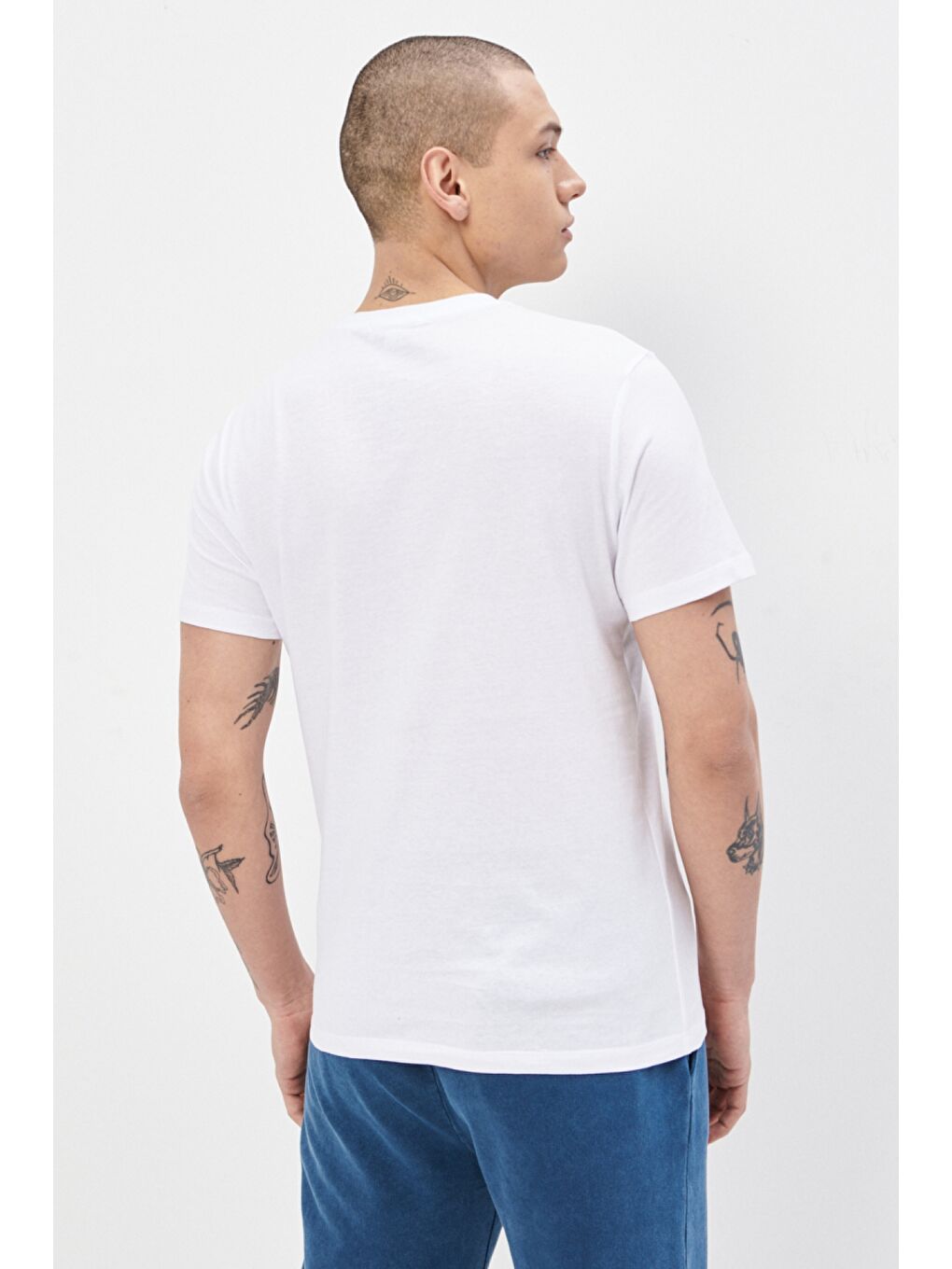 Regular Fit %100 Pamuk Bisiklet Yaka Beyaz Tişört-4
