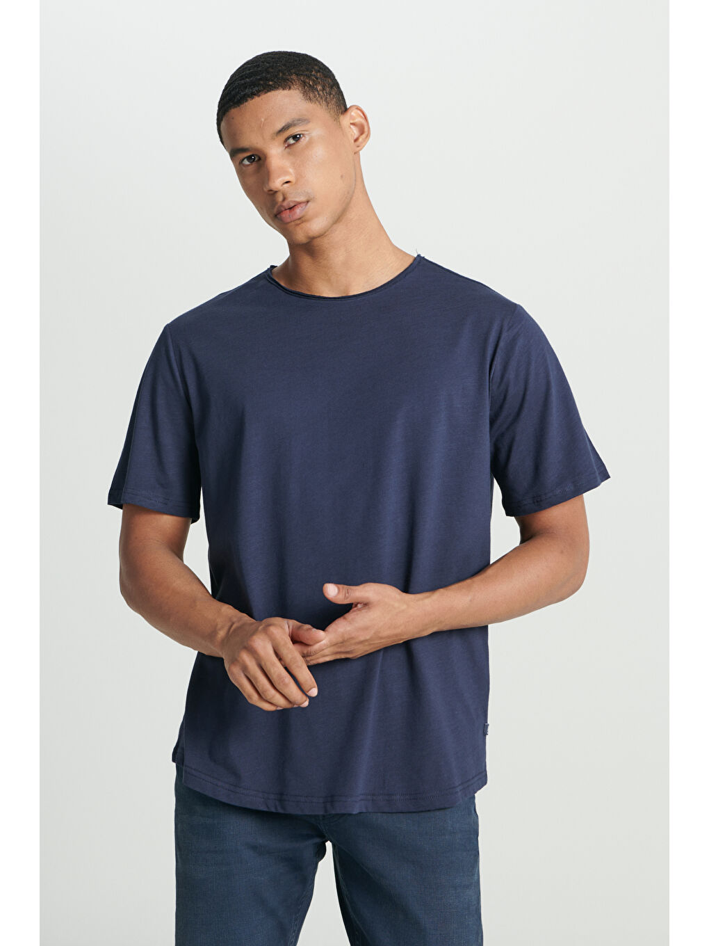 Regular Fit Normal Kesim Bisiklet Yaka %100 Pamuk Lacivert Tişört-2