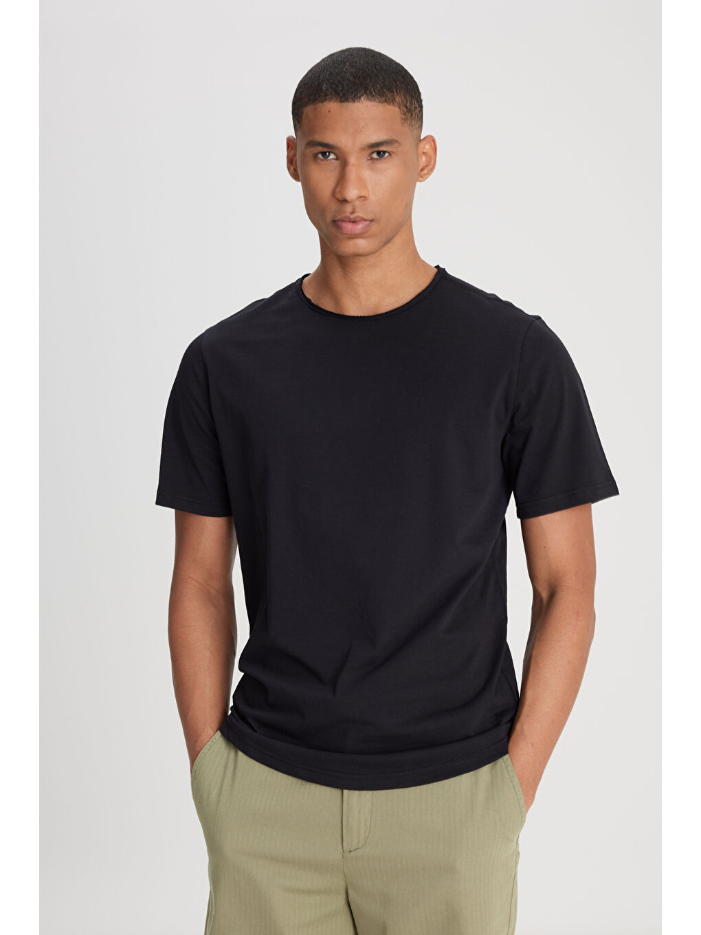 Regular Fit Normal Kesim Bisiklet Yaka %100 Pamuk Siyah Tişört-1