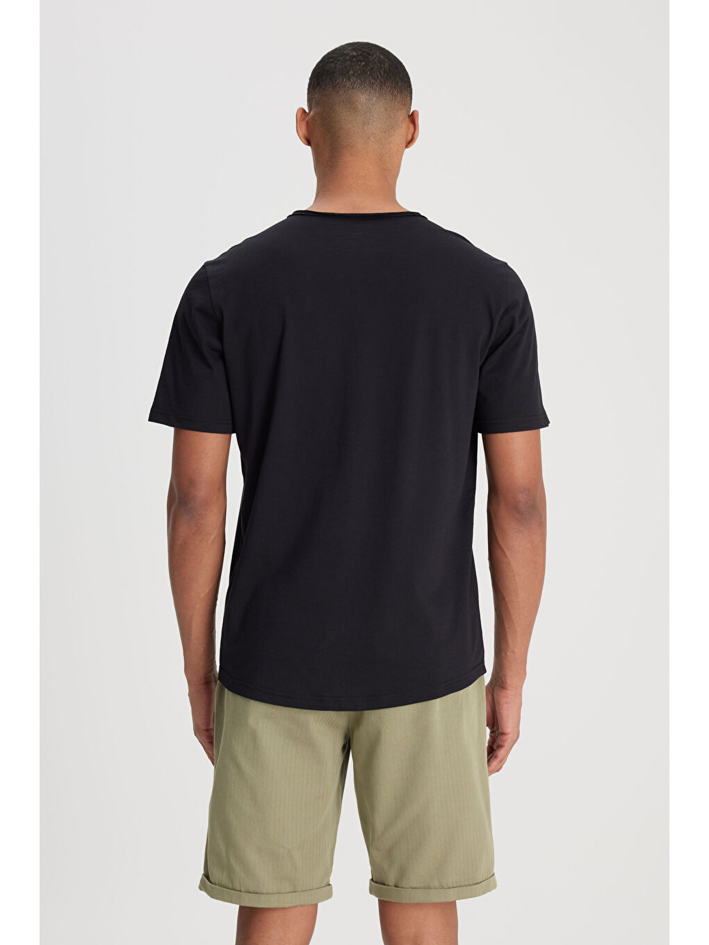 Regular Fit Normal Kesim Bisiklet Yaka %100 Pamuk Siyah Tişört-4