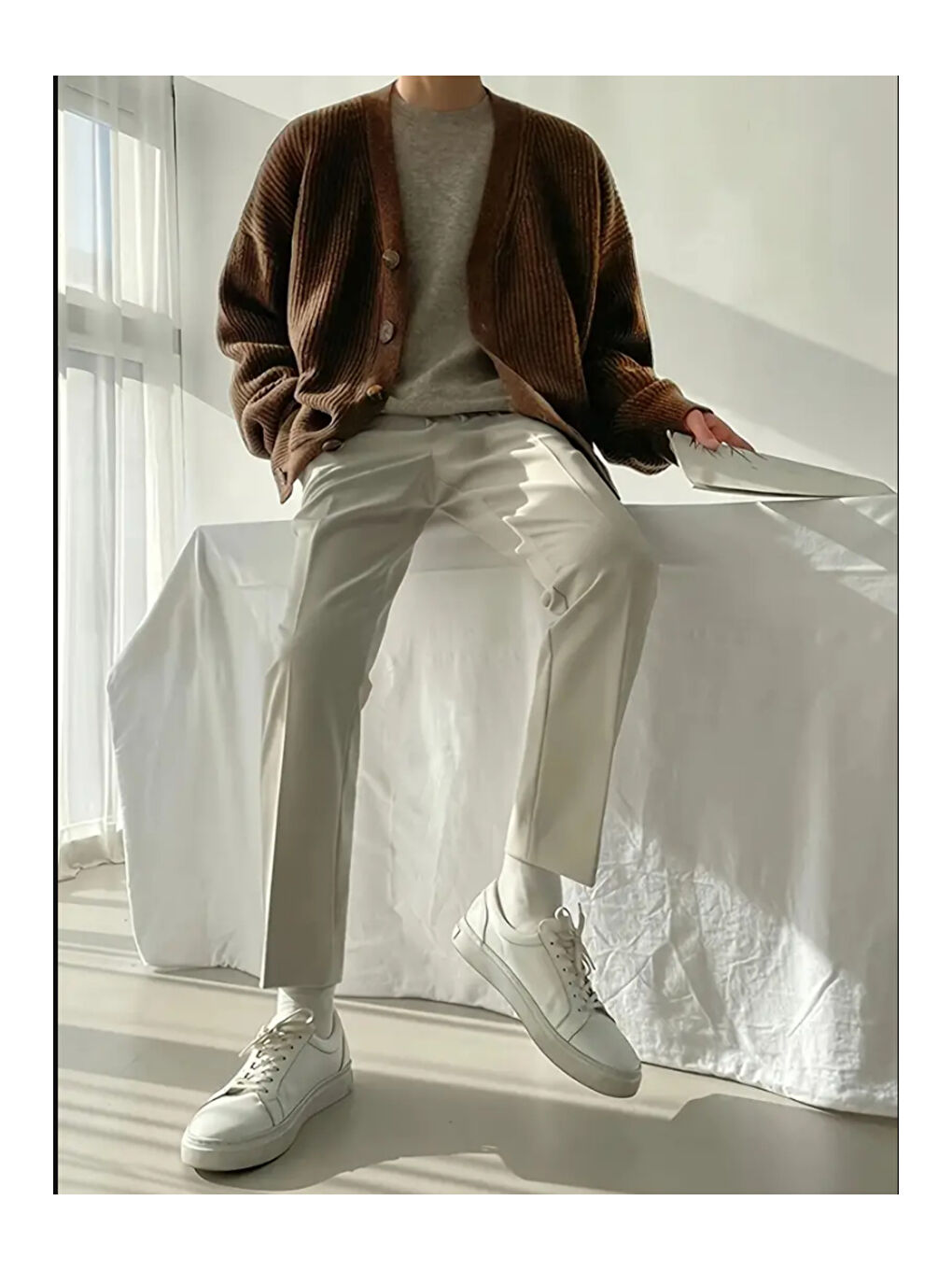 Kahverengi Erkek Regular Fit Düğmeli V Yaka Triko Hırka-3