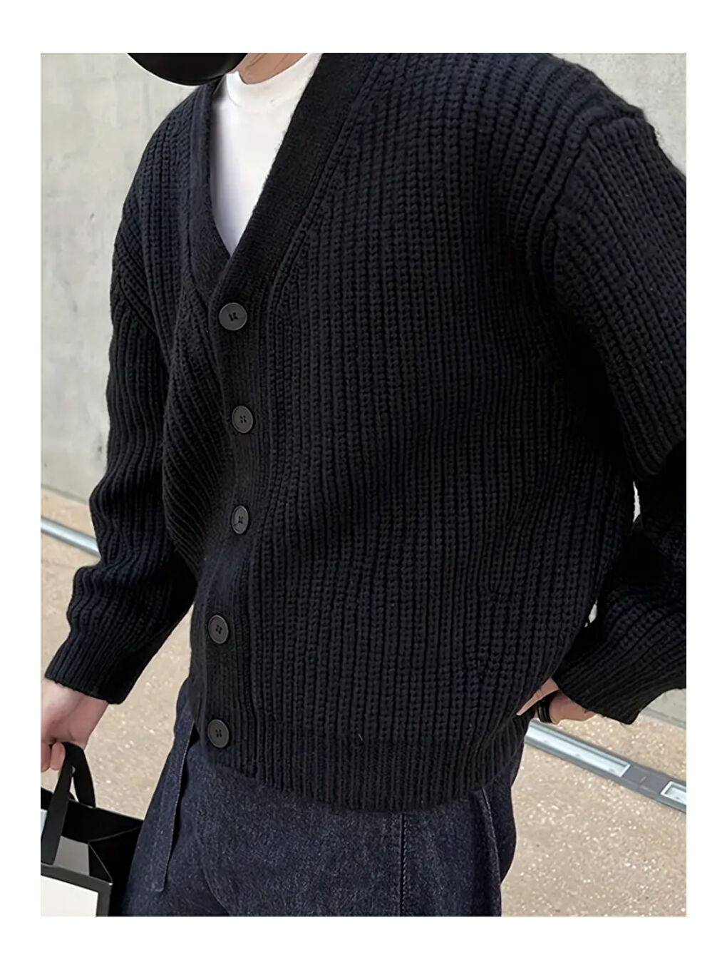 Siyah Erkek Regular Fit Düğmeli V Yaka Triko Hırka