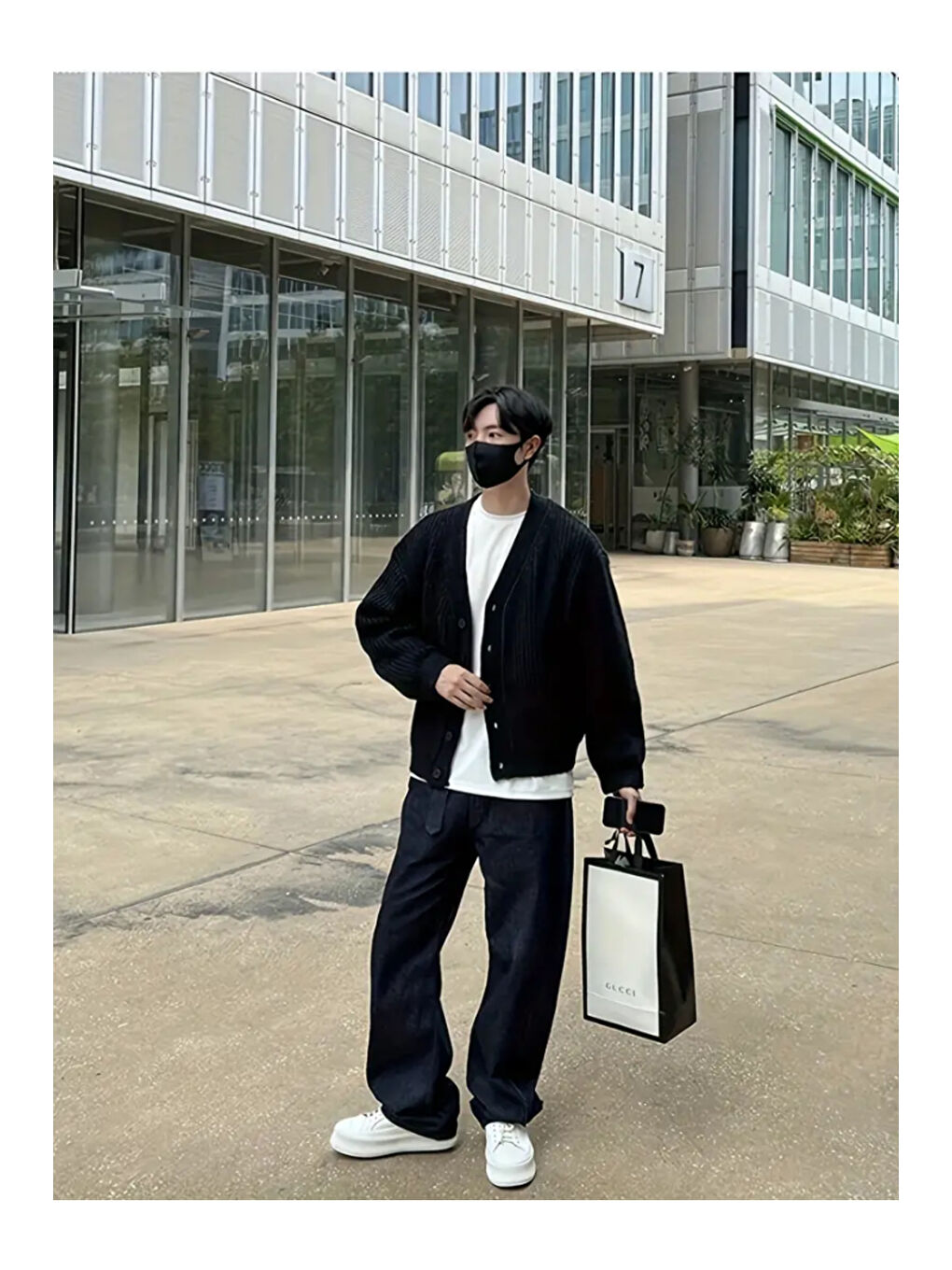 Siyah Erkek Regular Fit Düğmeli V Yaka Triko Hırka-3