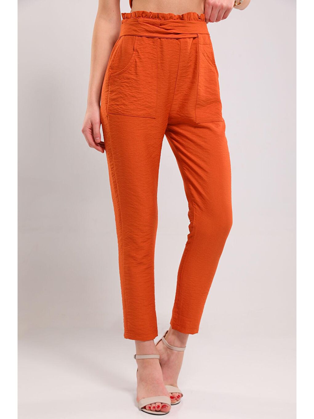 Kahverengi Kadın Beli Fırfırlı Kemerli Havuç Paça Pantolon-2