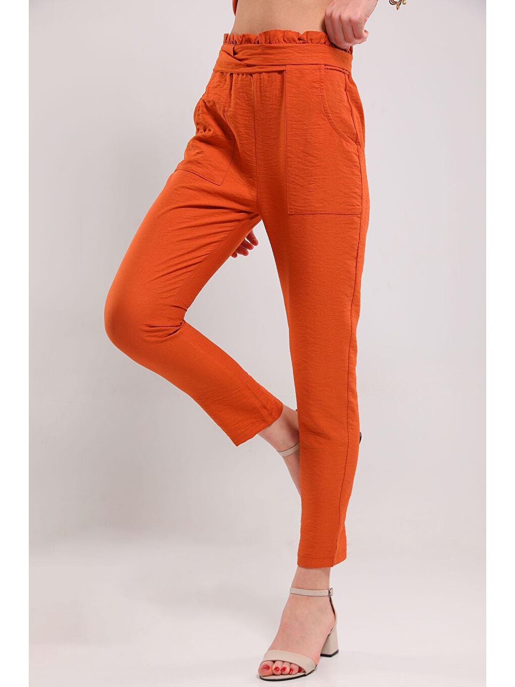 Kahverengi Kadın Beli Fırfırlı Kemerli Havuç Paça Pantolon-3