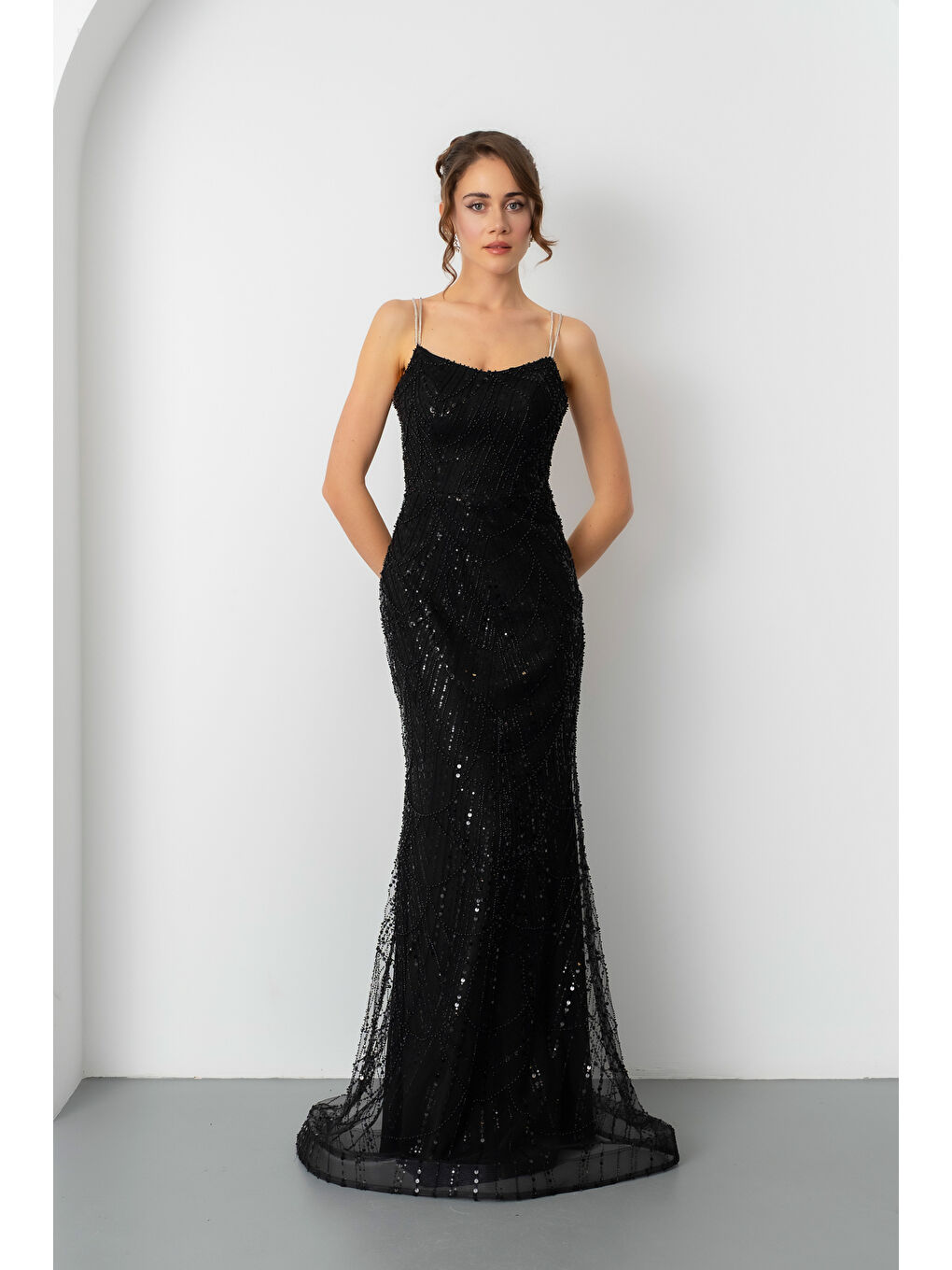 Kadın Siyah Askılı Boncuklu Uzun Balık Abiye Elbise-1