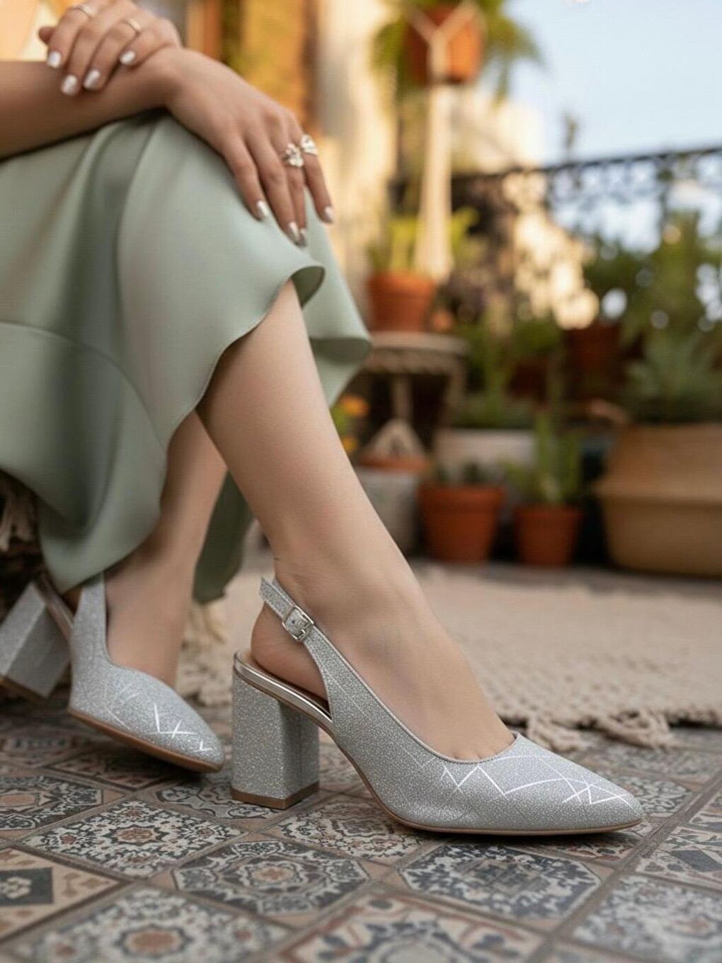 Gri Kadın Louisa Gümüş Arkası Açık Klasik Topuklu Ayakkabı