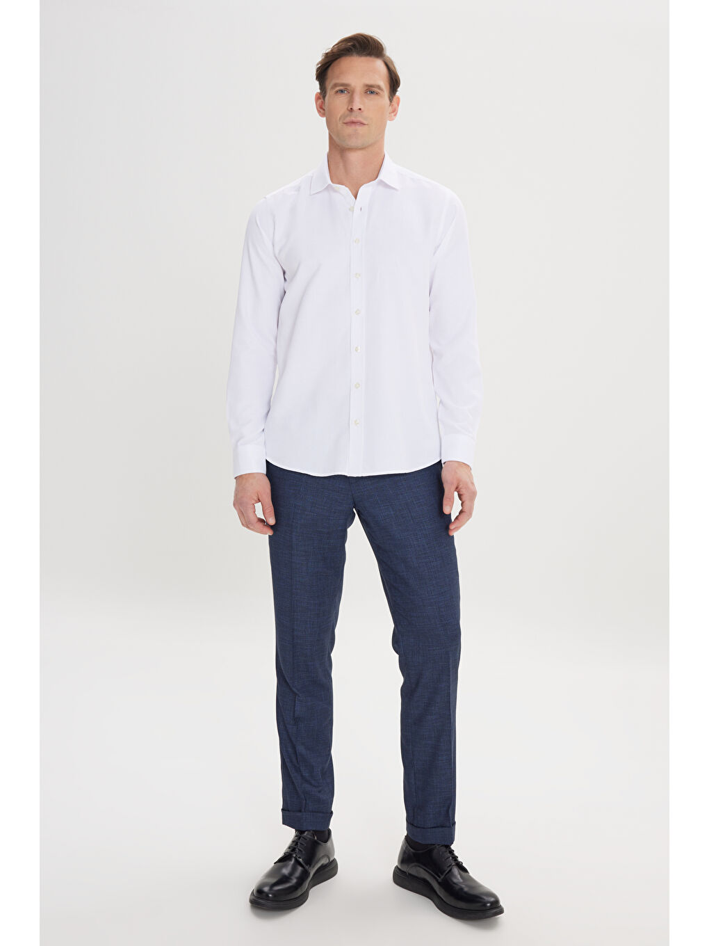 Erkek Beyaz Özel Hediye Kutulu Slim Fit Dar Kesim Klasik Yaka Pamuklu Armürlü Gömlek-3