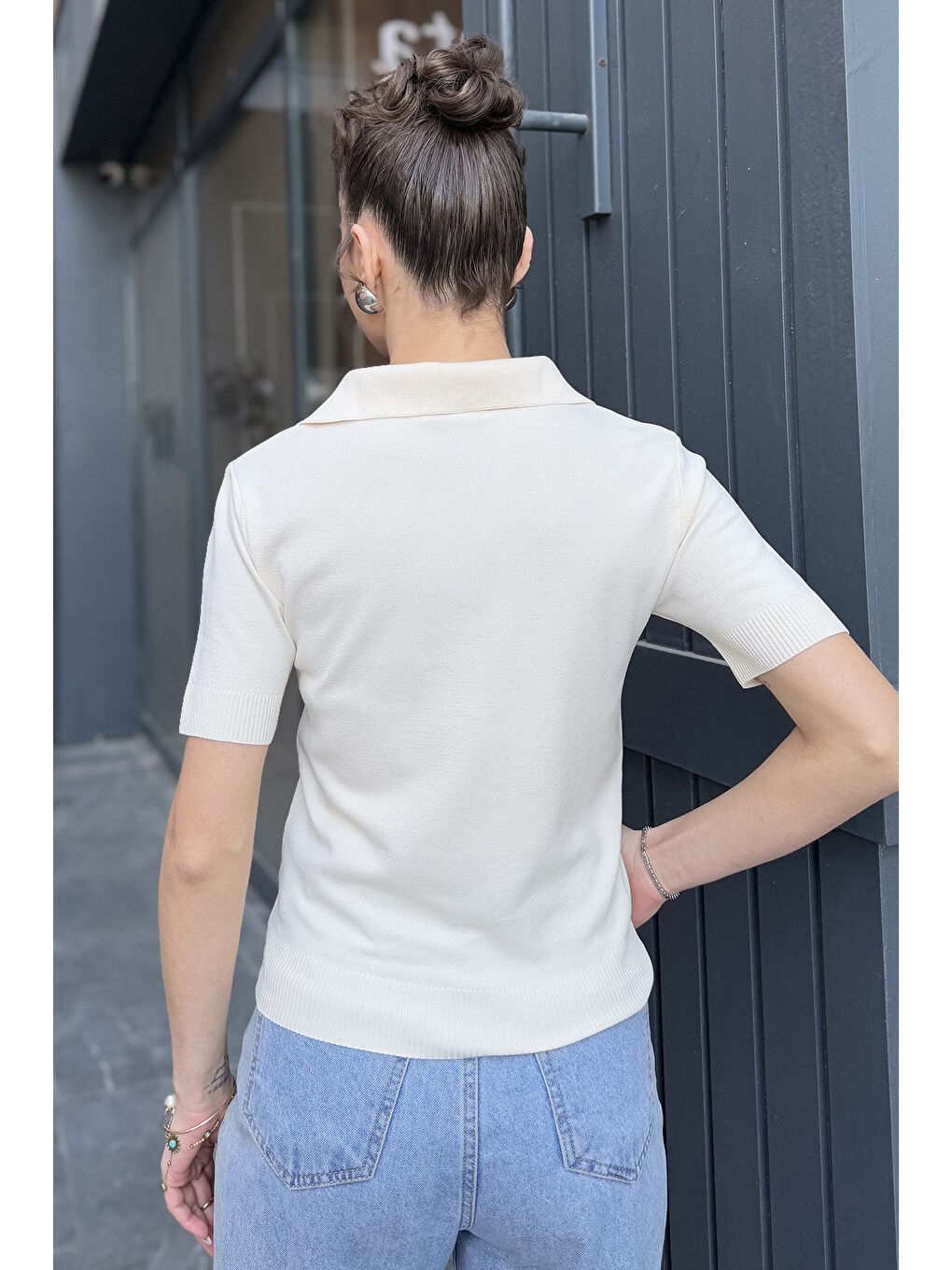 Bej Polo Yaka Gül Nakışlı Kadın Triko Bluz-4