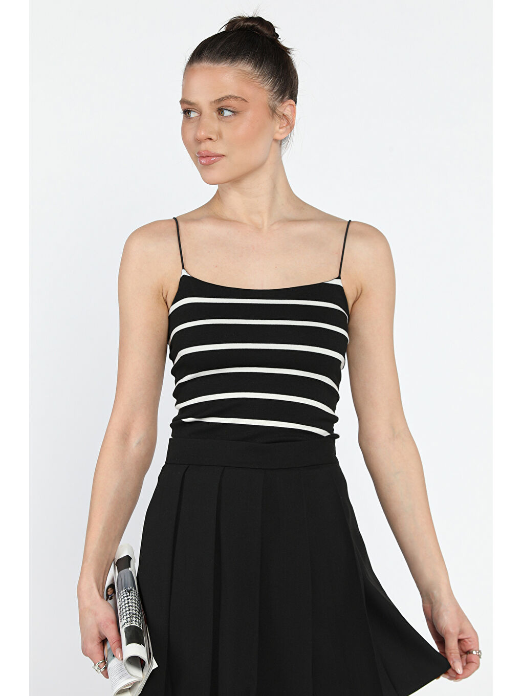 Siyah İp Askılı Kadın Crop Bluz-1