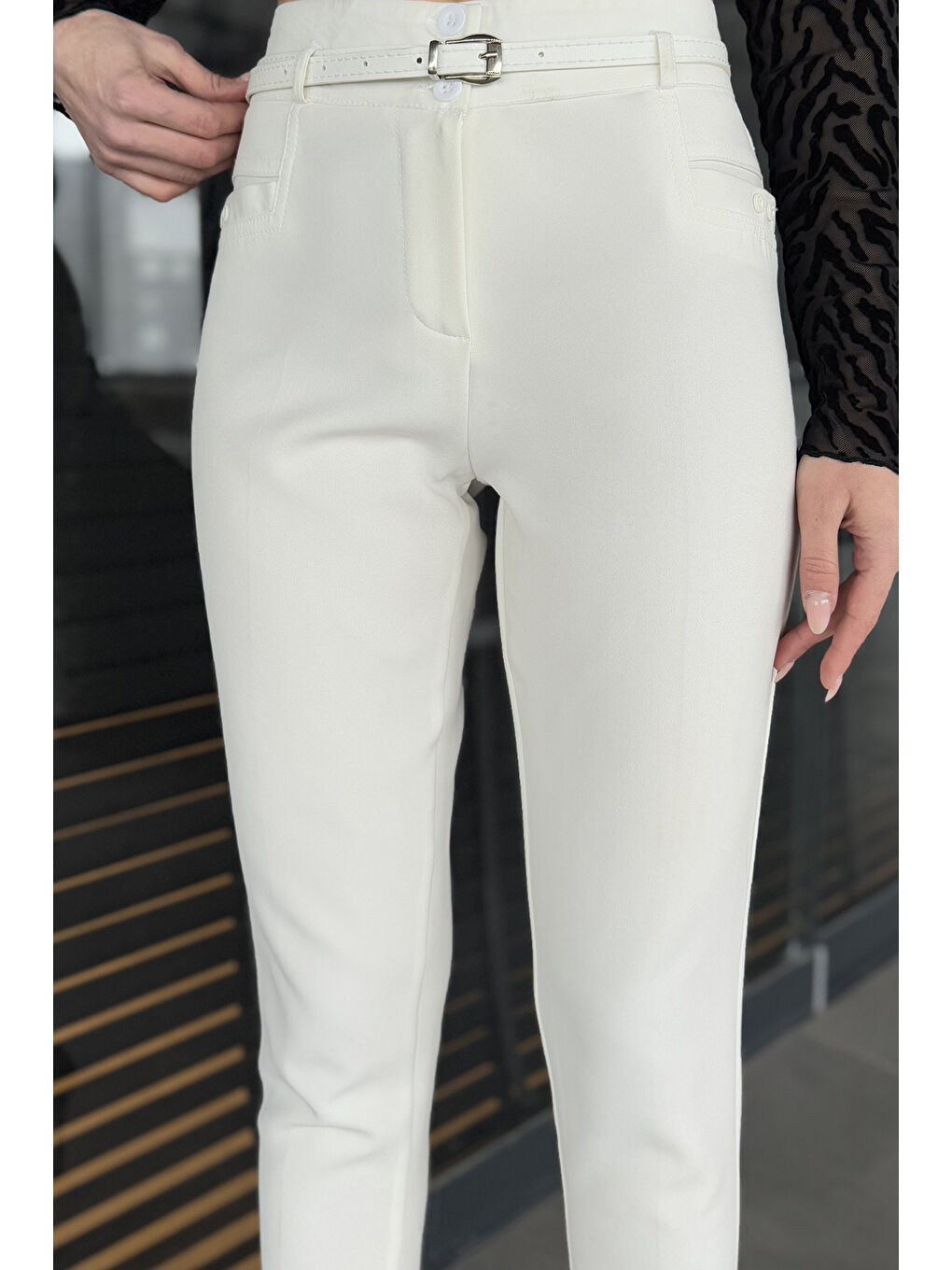 Ekru Kadın Kemerli Kumaş Pantolon-2