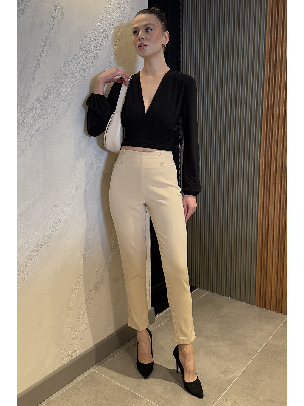 Bej Kadın Bel Lastikli Kumaş Pantolon