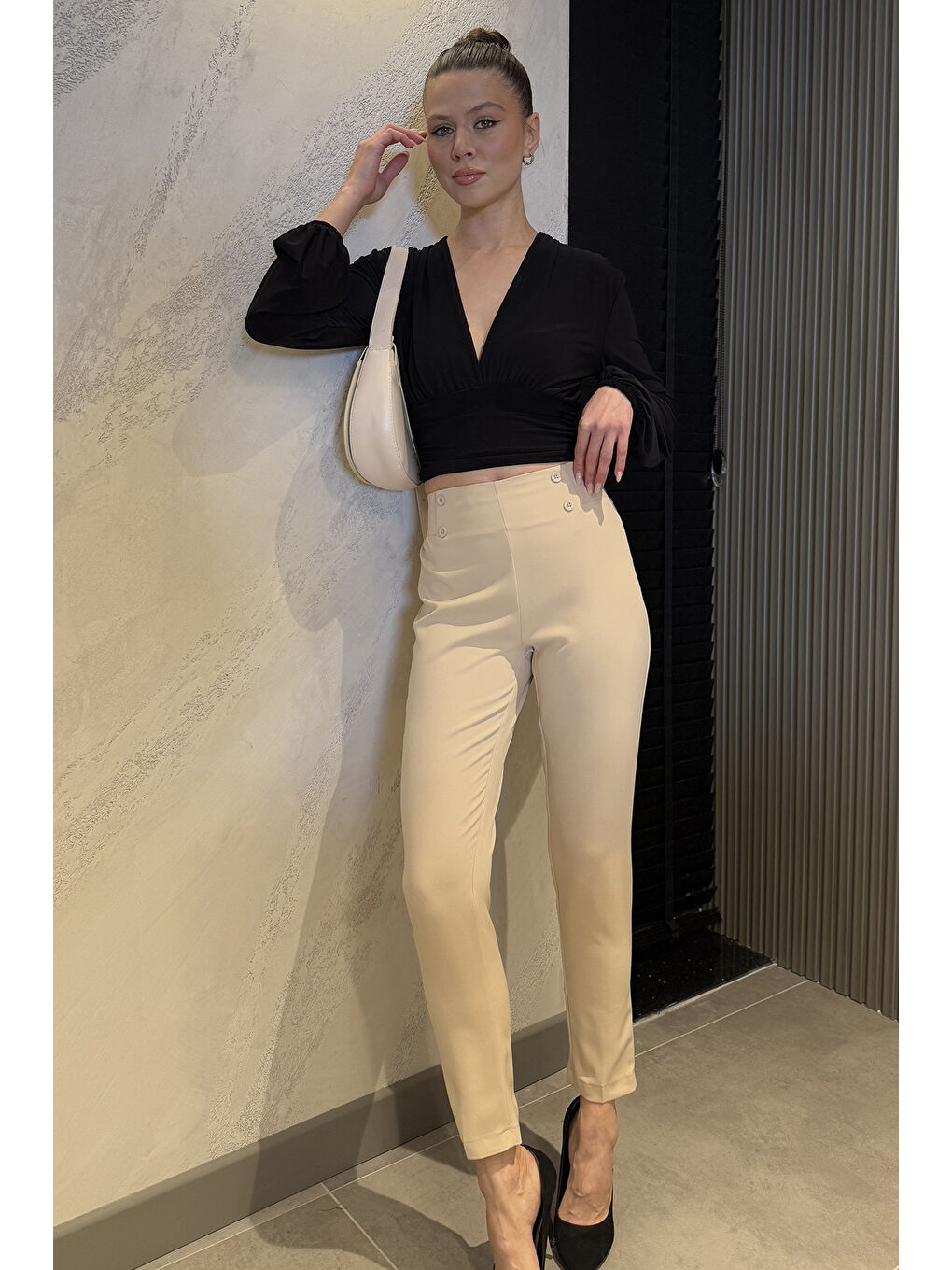 Bej Kadın Bel Lastikli Kumaş Pantolon-1