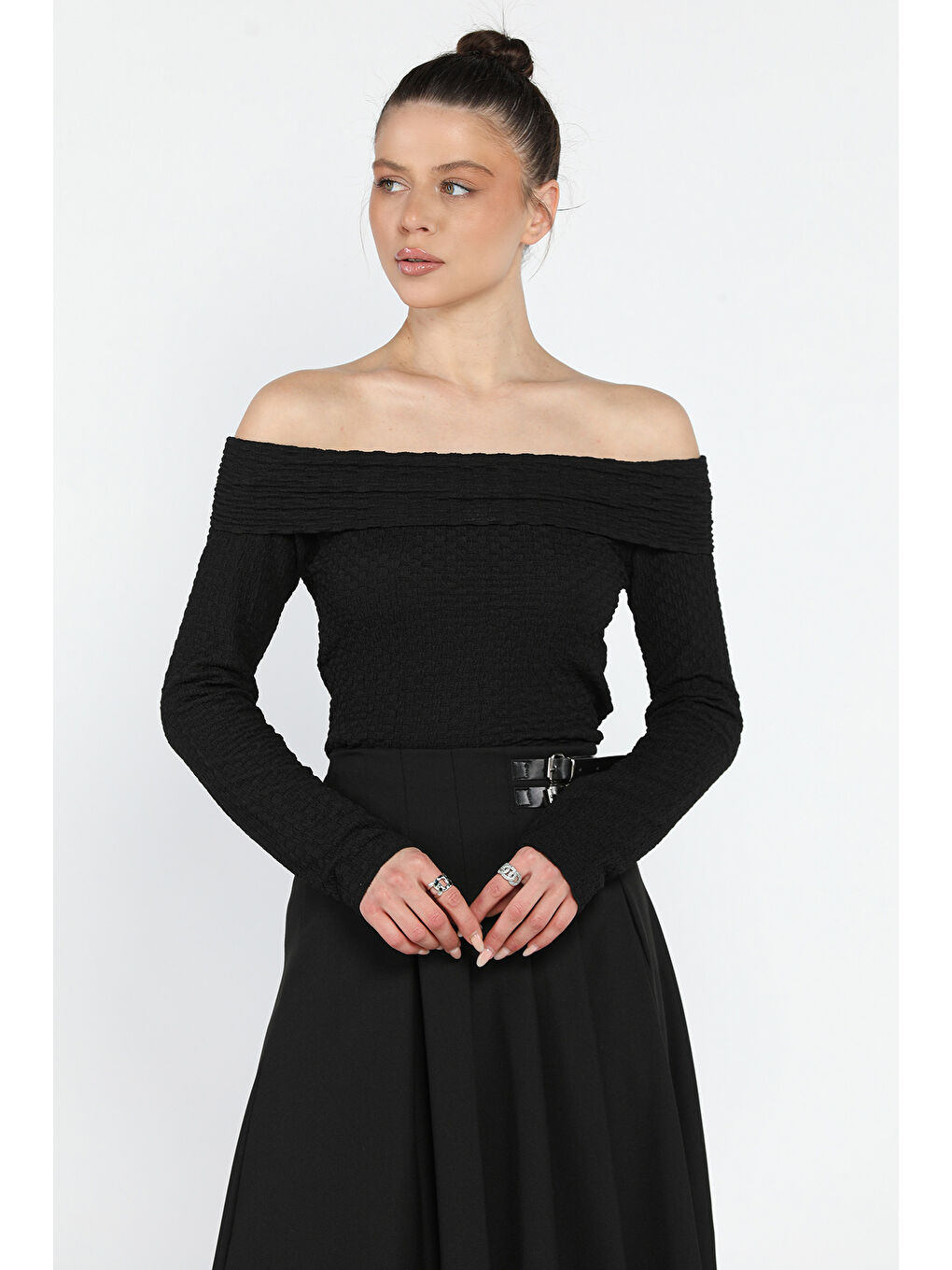 Siyah Madonna Yaka Kabartma Desen Kadın Bluz-1