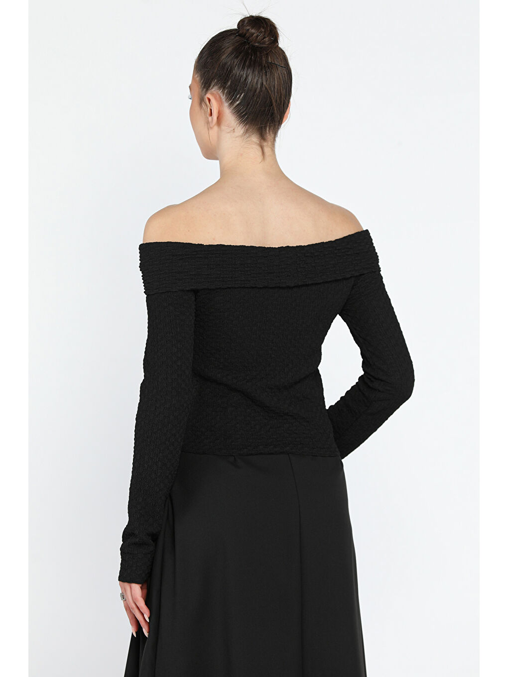 Siyah Madonna Yaka Kabartma Desen Kadın Bluz-2