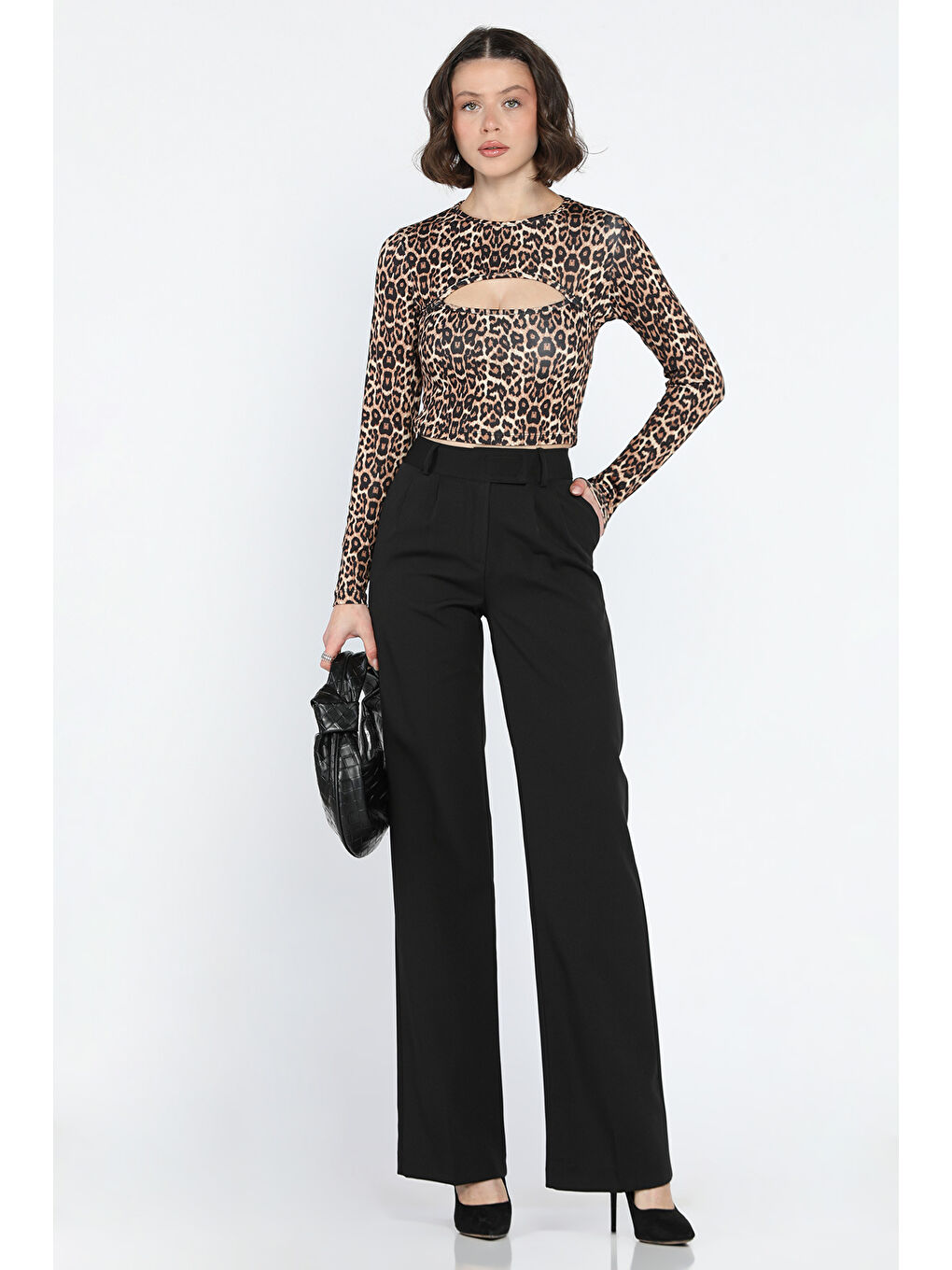 Siyah Bel Cırtlı Bol Paça Kadın Kumaş Pantolon