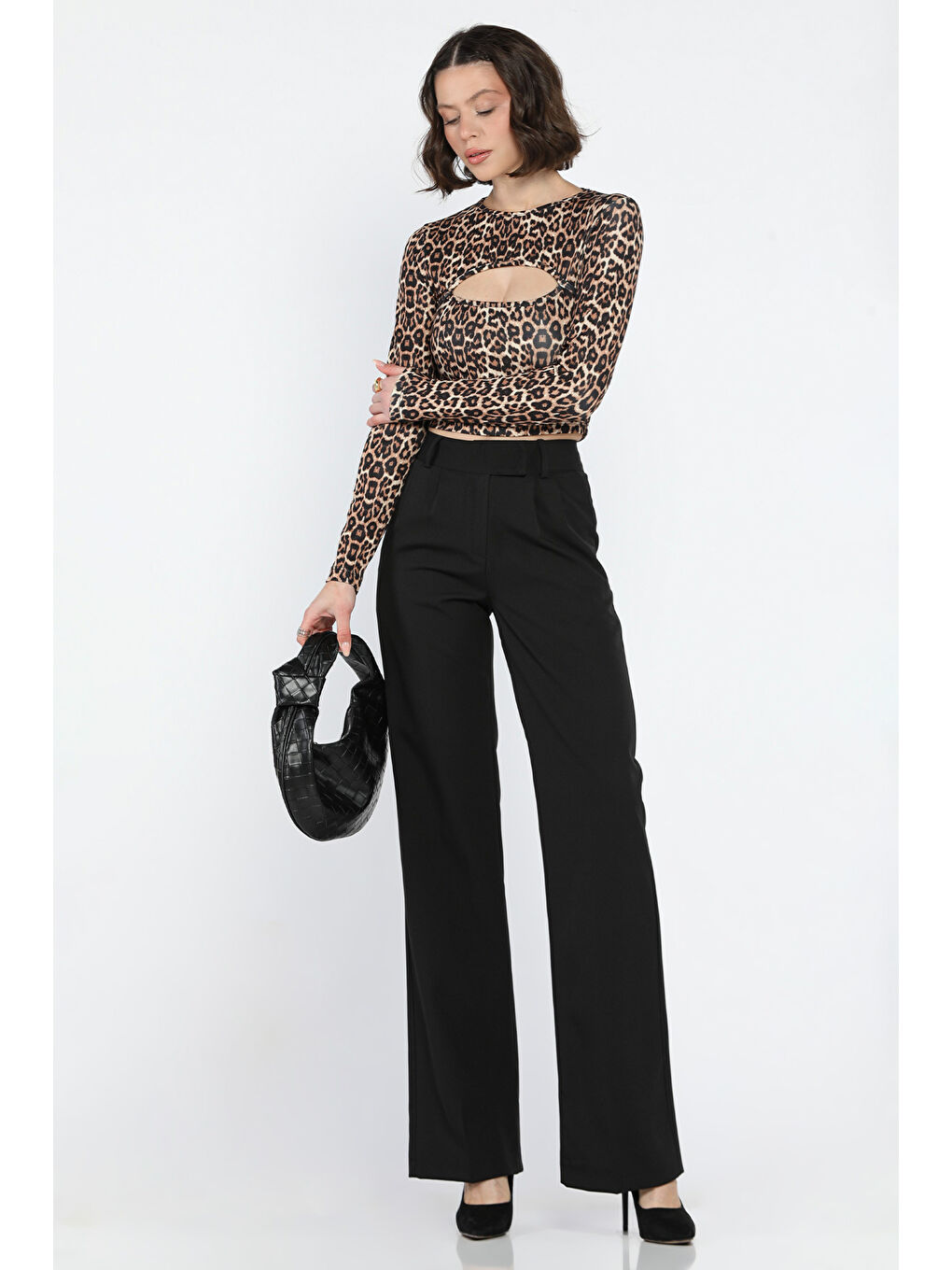 Siyah Bel Cırtlı Bol Paça Kadın Kumaş Pantolon-1