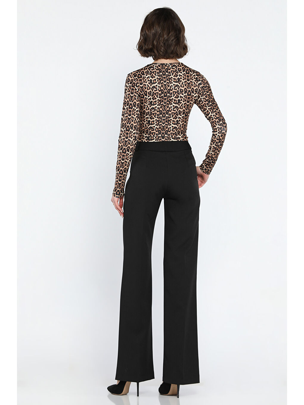 Siyah Bel Cırtlı Bol Paça Kadın Kumaş Pantolon-3