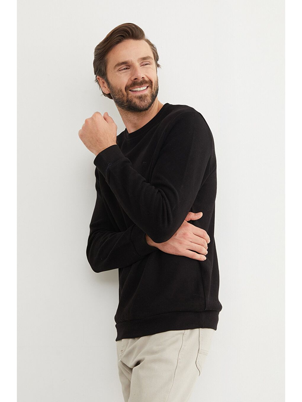 Siyah M Harf Nakışlı Fitilli Bisiklet Yaka Büyük Beden Sweatshirt-1