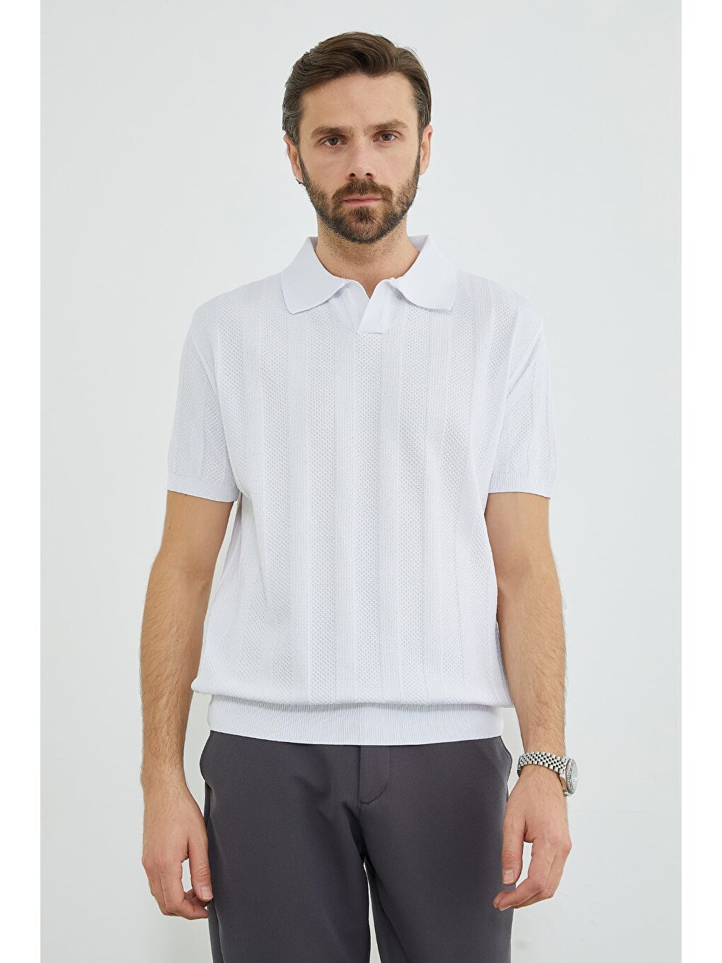 Beyaz Desenli Apaş Yaka Triko Tişört-2