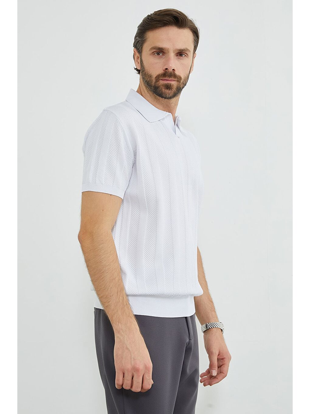 Beyaz Desenli Apaş Yaka Triko Tişört-3