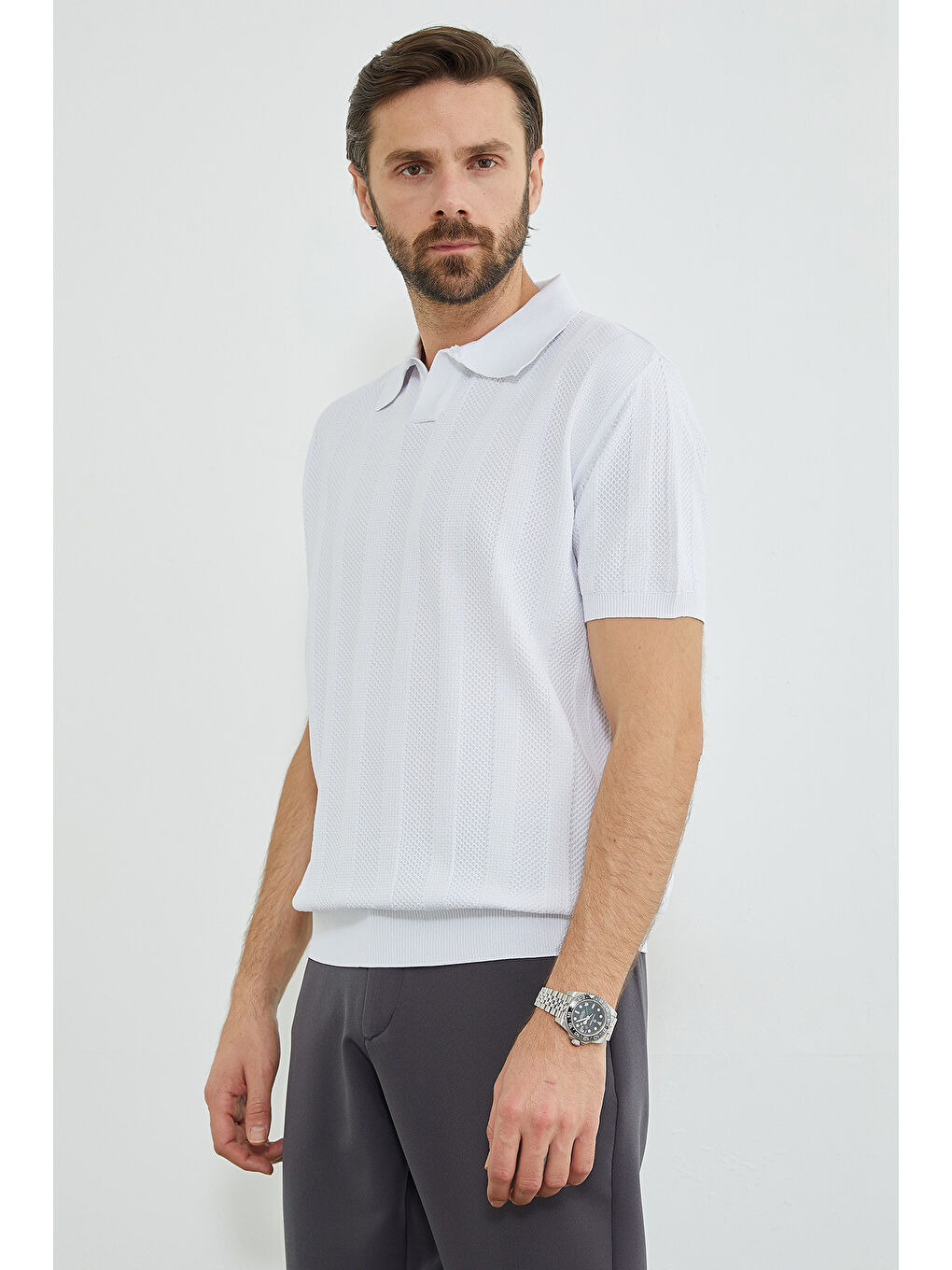 Beyaz Desenli Apaş Yaka Triko Tişört-4