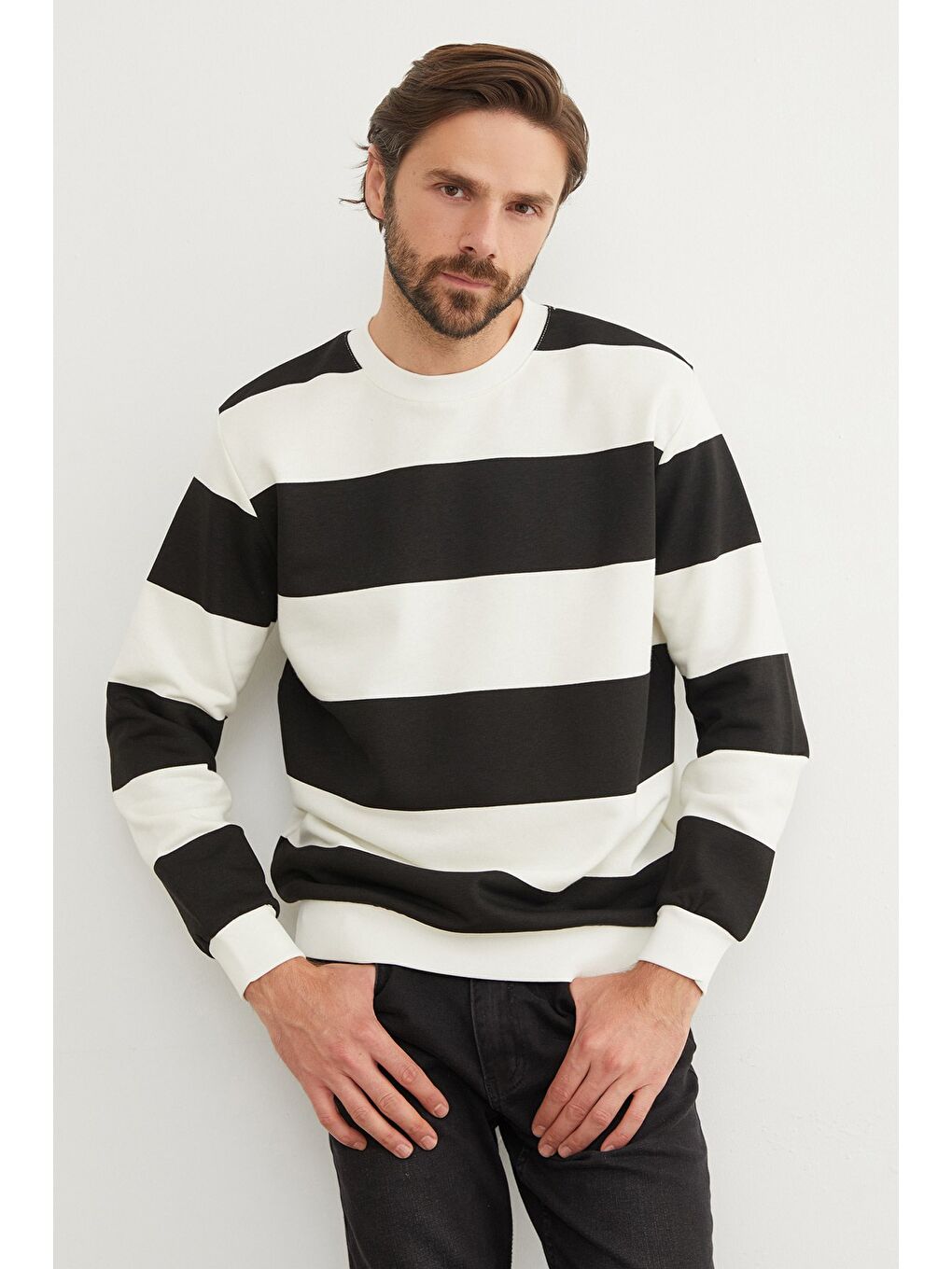 Siyah Çizgili Bisiklet Yaka Sweatshirt