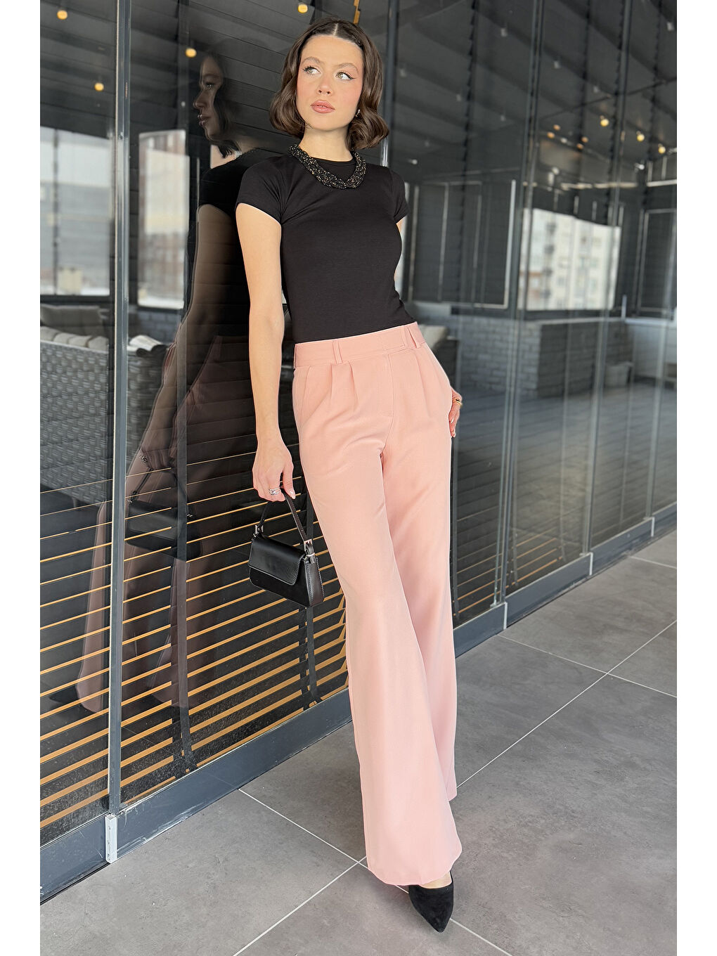 Pembe Bel Cırtlı Bol Paça Kadın Kumaş Pantolon-1