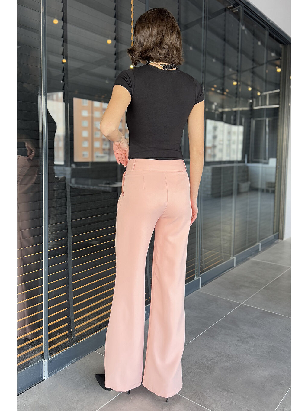 Pembe Bel Cırtlı Bol Paça Kadın Kumaş Pantolon-3